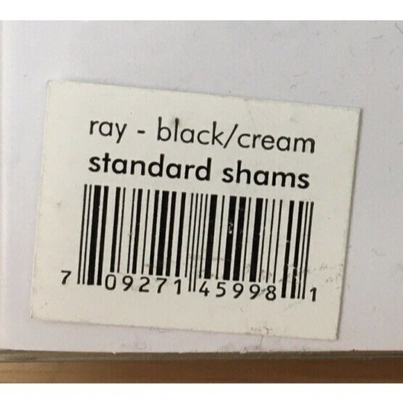 New Calvin Klein 2 Standard Shams- RAY Modern Cott - Picture 4 of 4